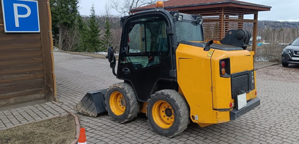 Фронтальный погрузчик Услуги минипогрузчика JCB 175 для земляных работ взять в аренду, заказать, цены, услуги - Адыгейск