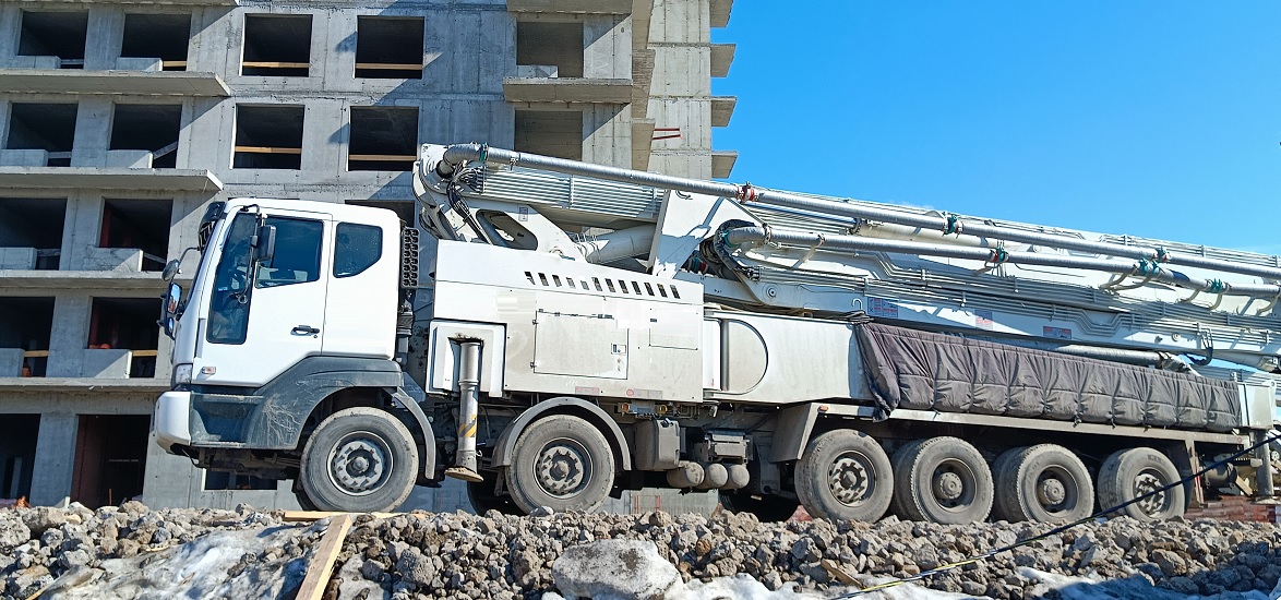 Услуги и заказ бетононасосов для заливки бетона в Адыгейске